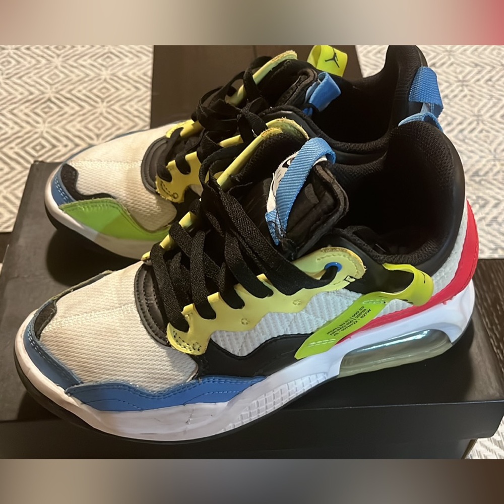 sneakers size 6.5